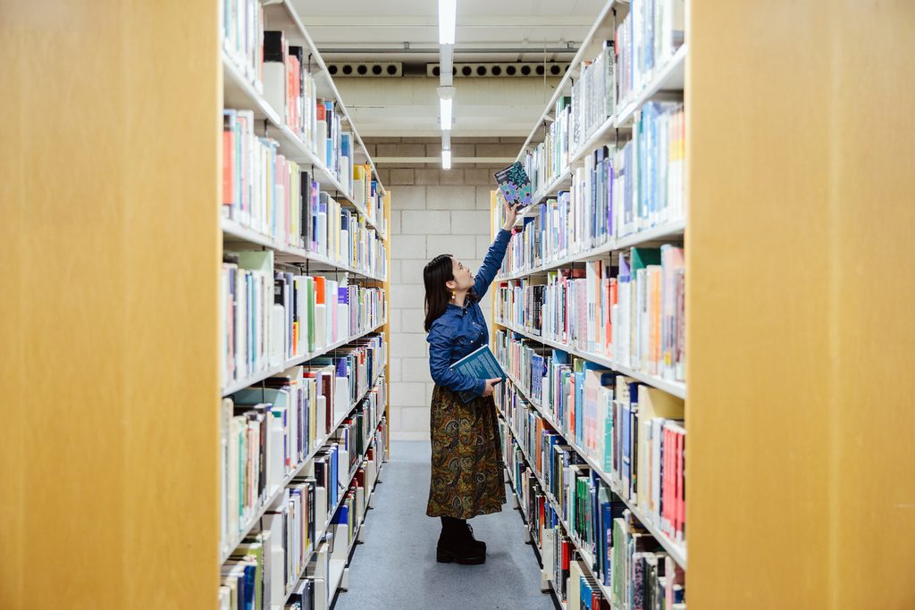 A UBIC student in the library