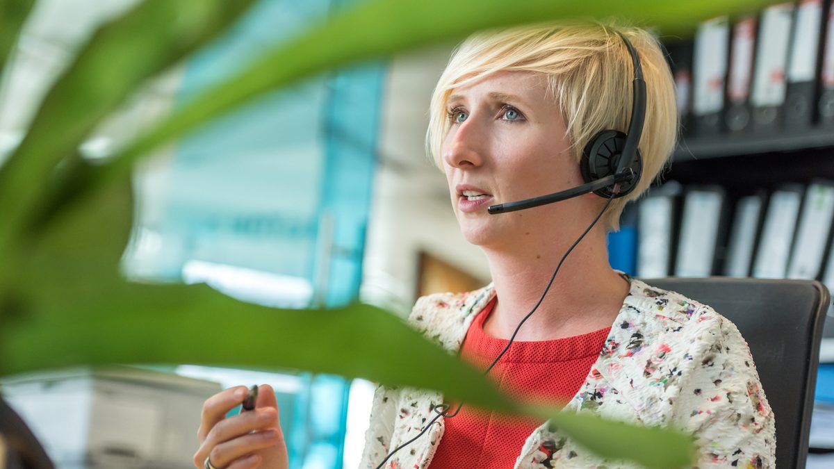 a member of Kaplan staff counselling on the phone